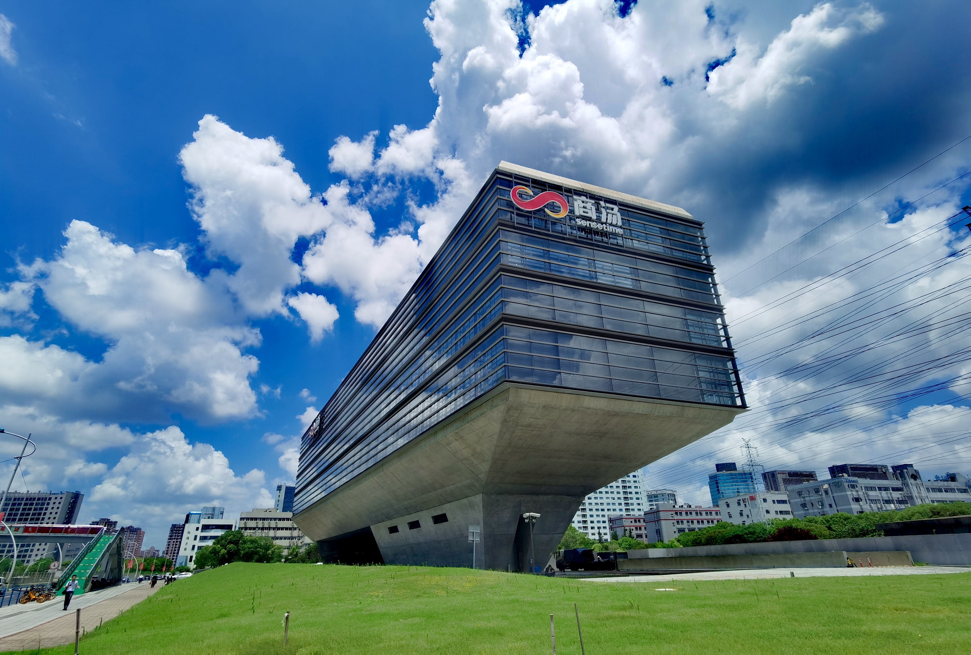 商汤完成战略组织架构重组，建立新“1+X”架构