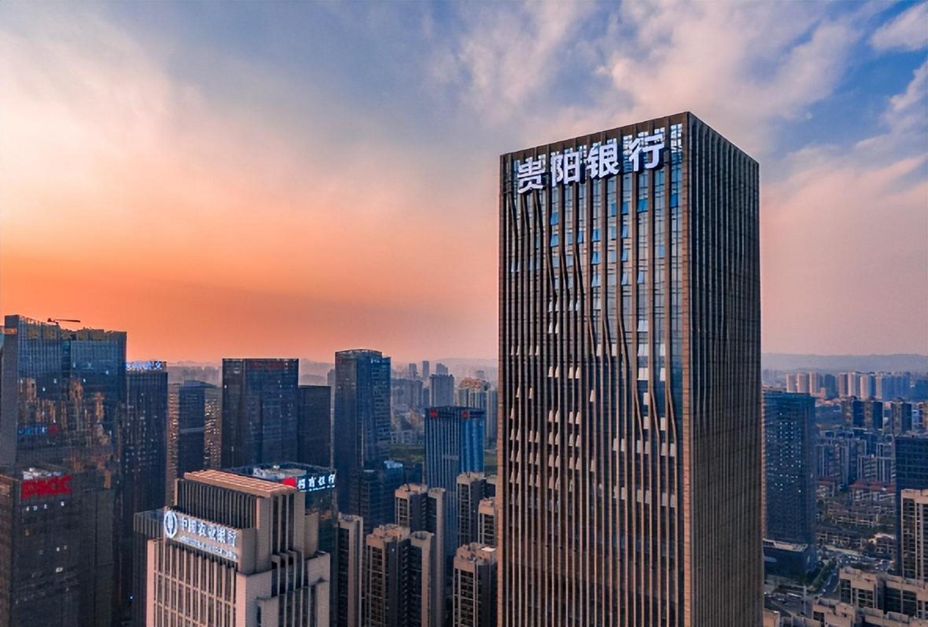 贵阳银行“失速”：业绩倒退四年前，高层动荡，风控“埋雷”