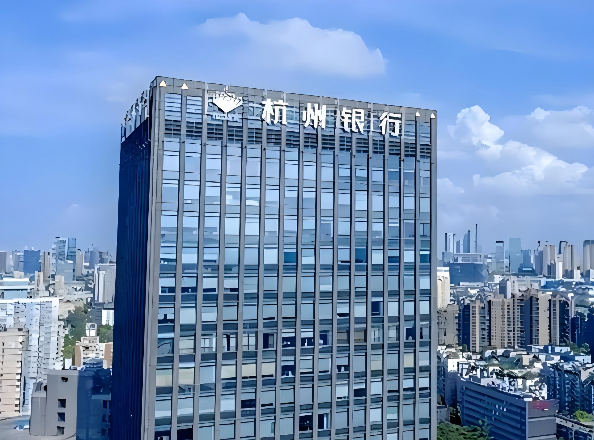 杭州银行：业绩向好却吝啬分红，大股东“清仓”离场，旗下消费贷业务存“隐忧”