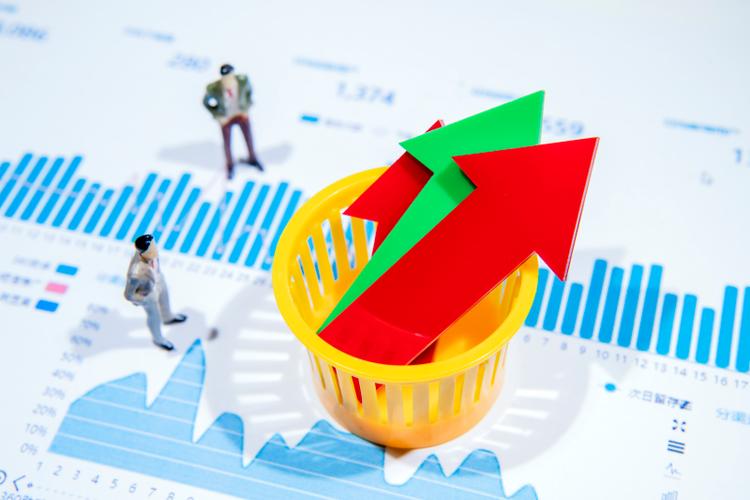 黄兴亮离任万家科技创新A引关注，旗下基金3年半亏36%