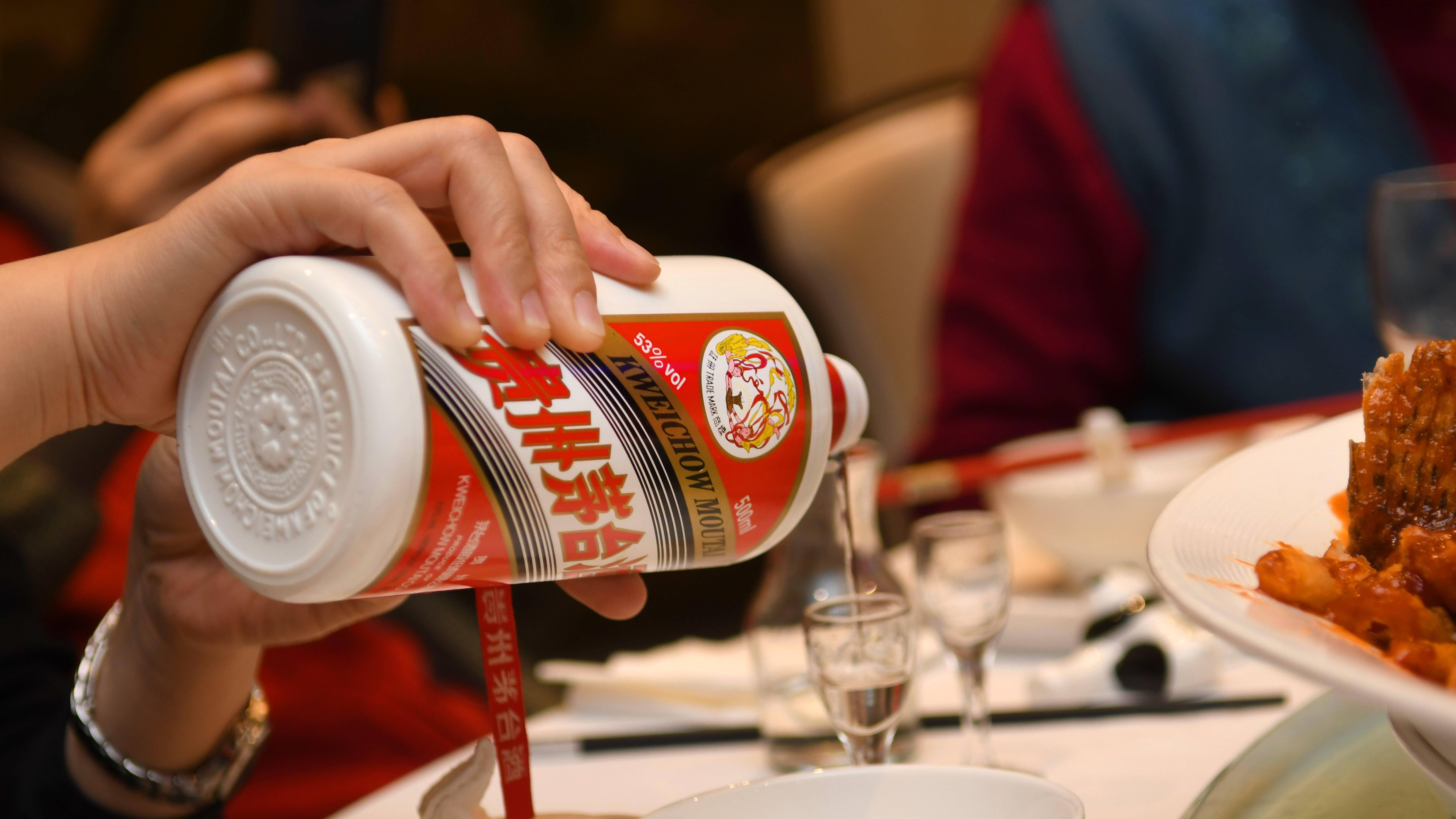 茅台，投了一个98年的“AI天才”