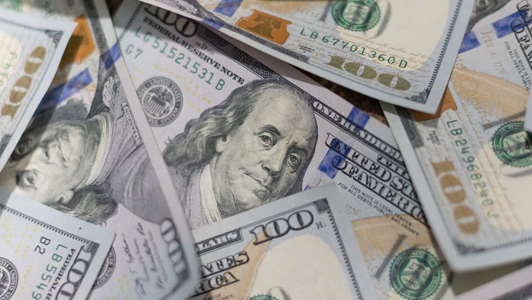 一双丑鞋，套现67亿