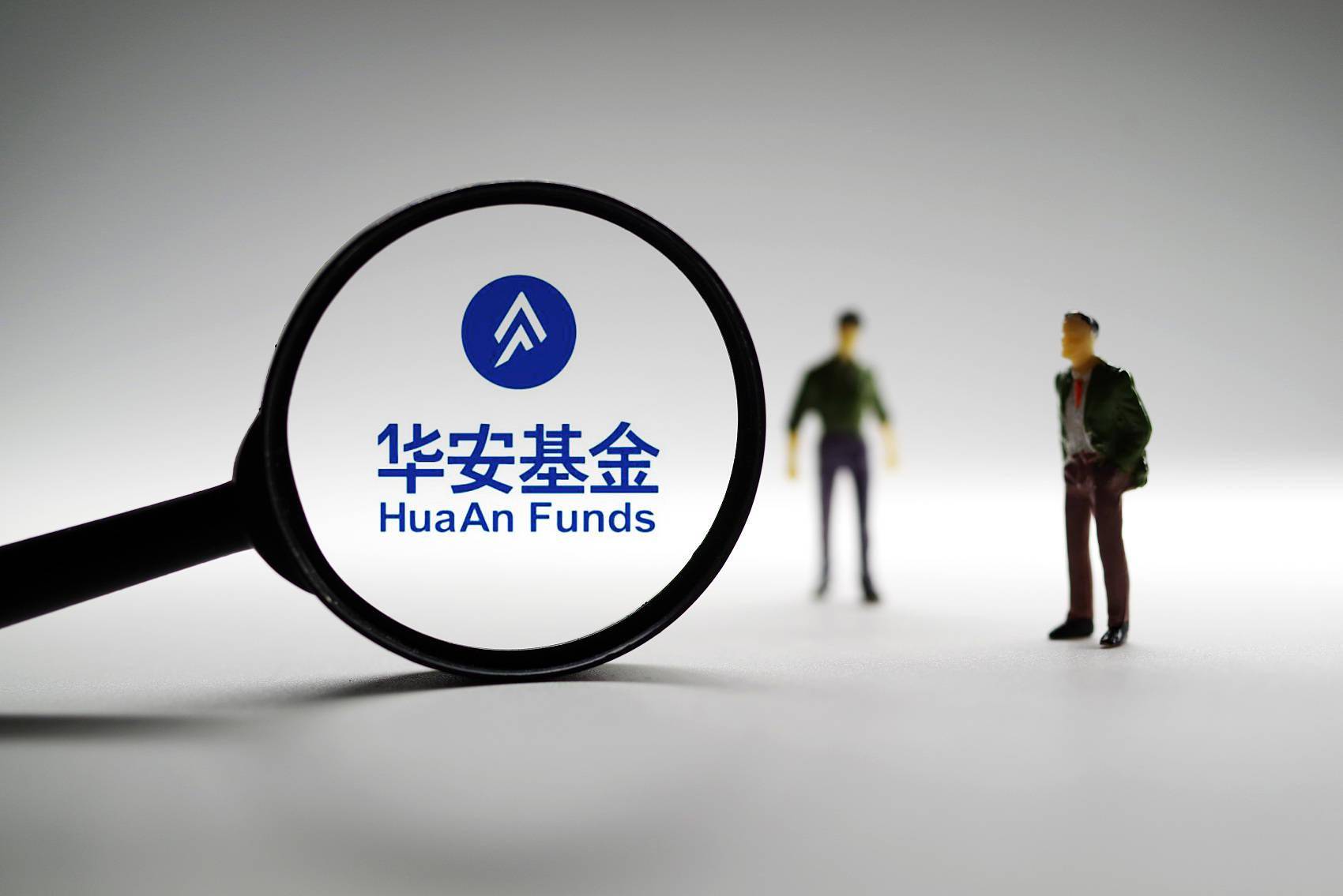 华安基金王春4只基金亏损幅度一致，2只基金疑似抄作业