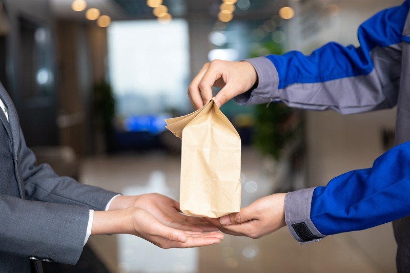 外卖“新规”征求意见：聚焦平台收费、配送员权益保障等问题