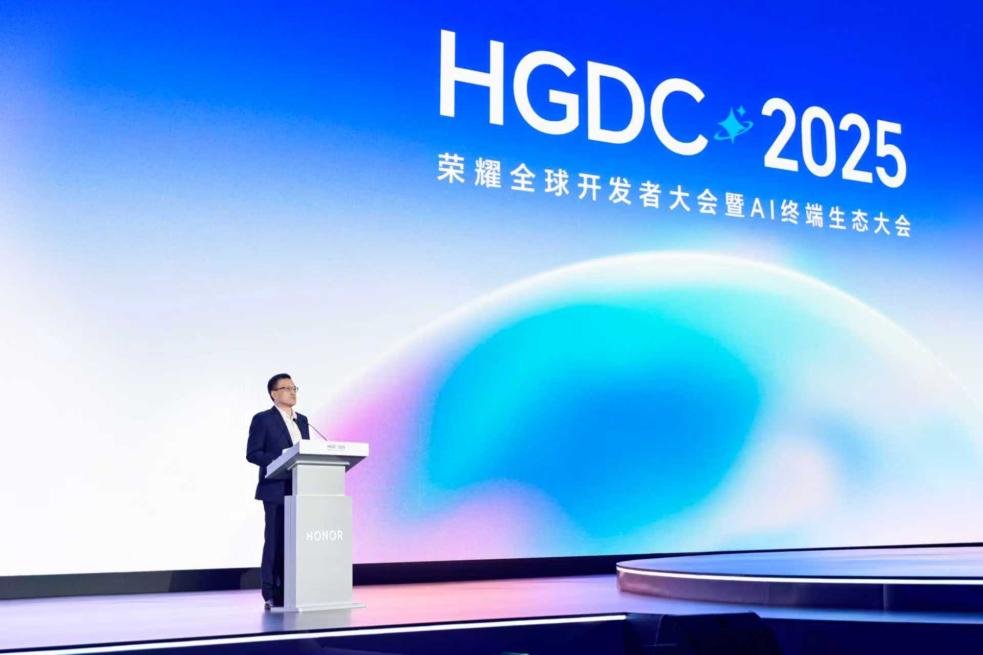 荣耀发布8大AI场景解决方案:推动终端智能普惠落地