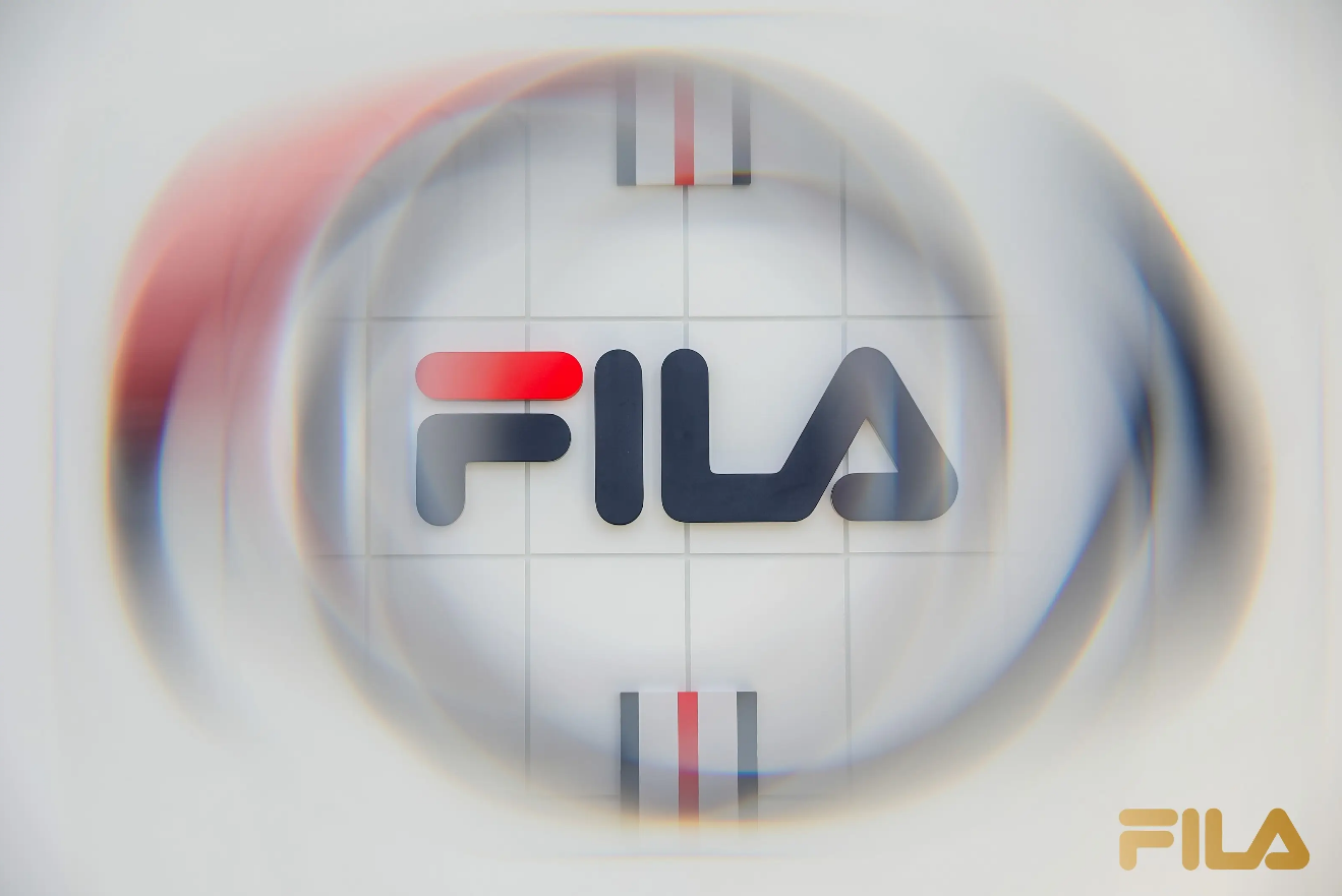 FILA斐乐的烦恼：“误发标签”引发舆论风波，高速扩张后增长乏力