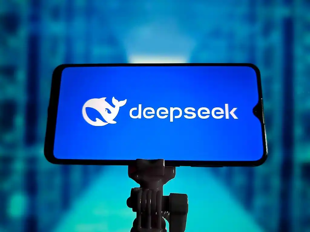 梁文锋出资200亿,腾讯“宁王”京东网易IDG等入股,DeepSeek首轮融资超500亿元!