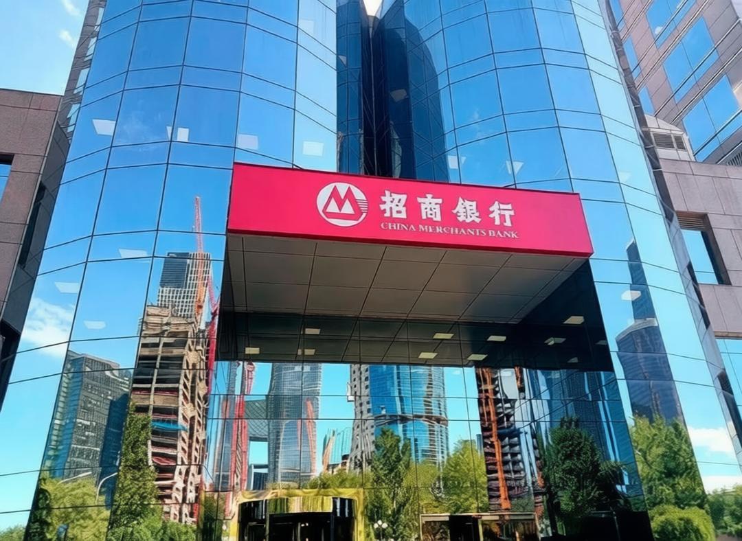 招商银行：欲戴王冠，必承其重