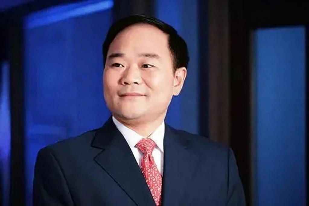 李书福辞任董事会主席，